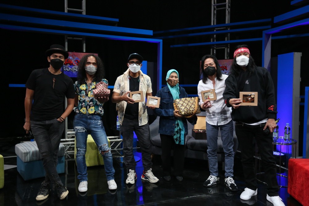 Slank dan bintang tamu di program Vaksin Untuk Indonesia.