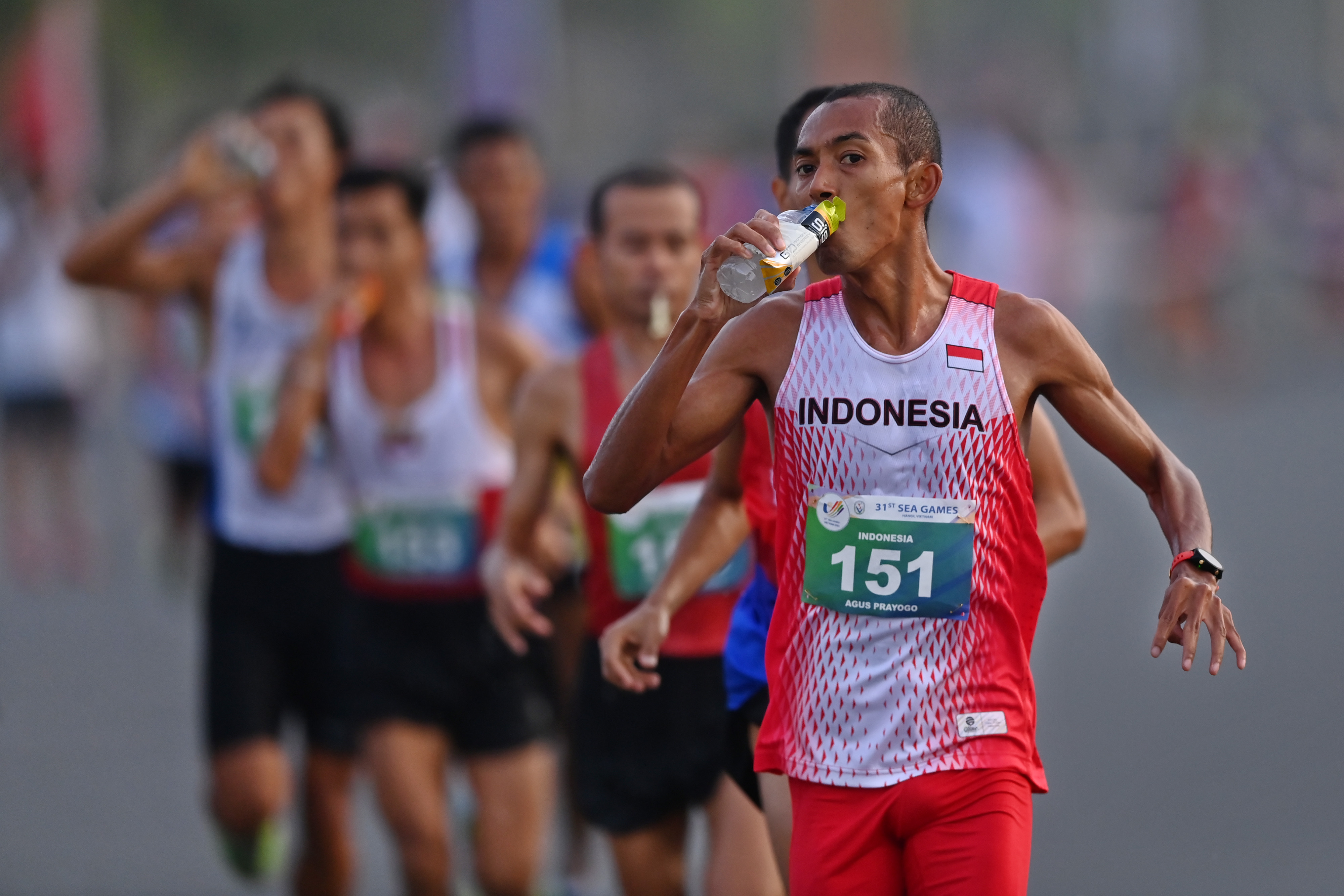 Pelari maraton Indonesia Agus Prayogo saat tampil di SEA Games 2021 Vietnam.