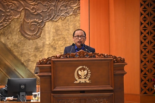 Anggota DPR RI Suhardi Duka menyampaikan pandangan fraksinya terkait RUU tentang Pertanggungjawaban atas Pelaksanaan APBN tahun 2021.