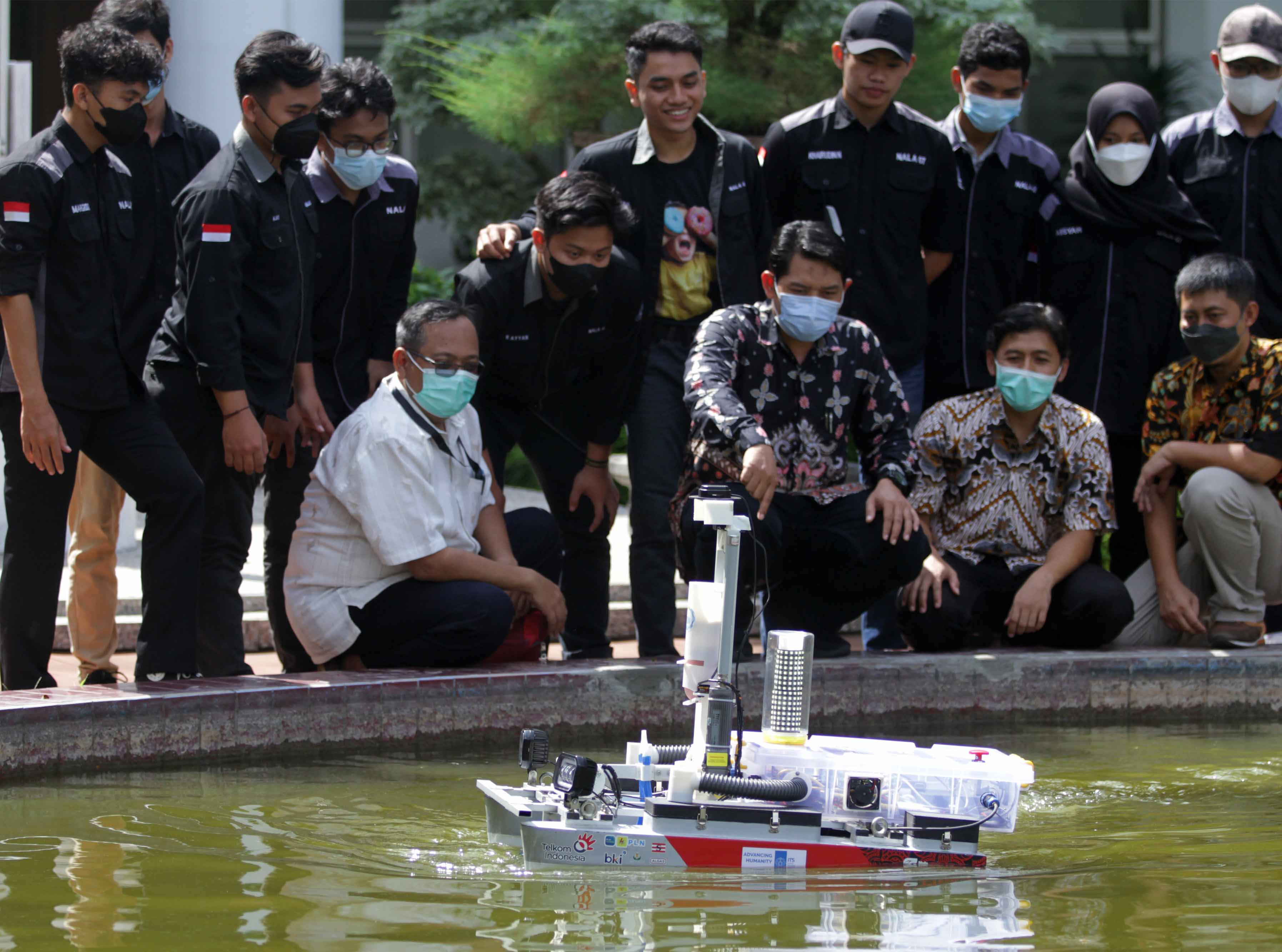  JUARA UMUM: Kapal Nala Theseus karya tim Barunastra ITS berkonsep modularyang dapat melontar bola dan menyemprot air menjuarai (IRC) 2022. 