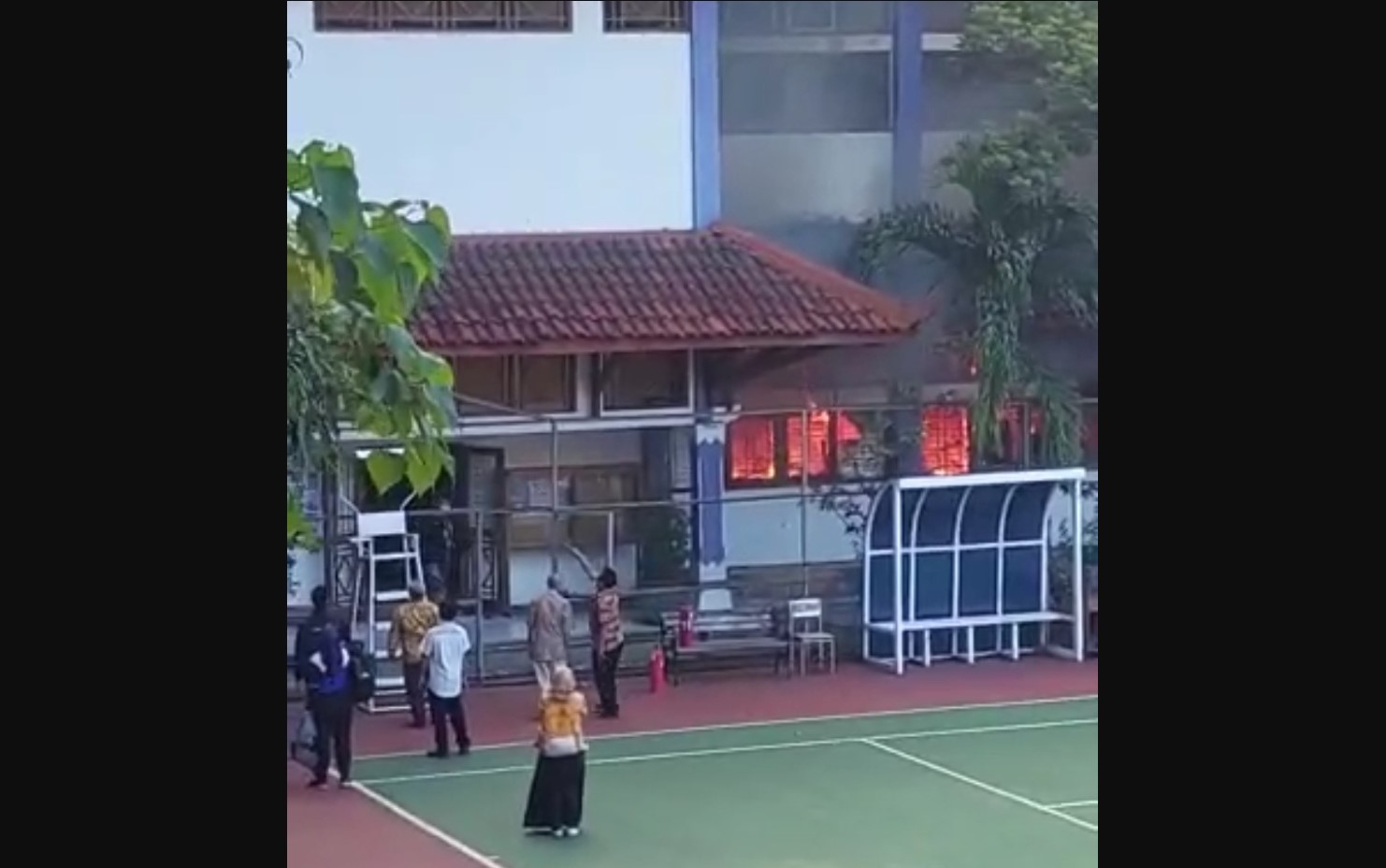 Sebuah ruangan di FKIP UNS terbakar.