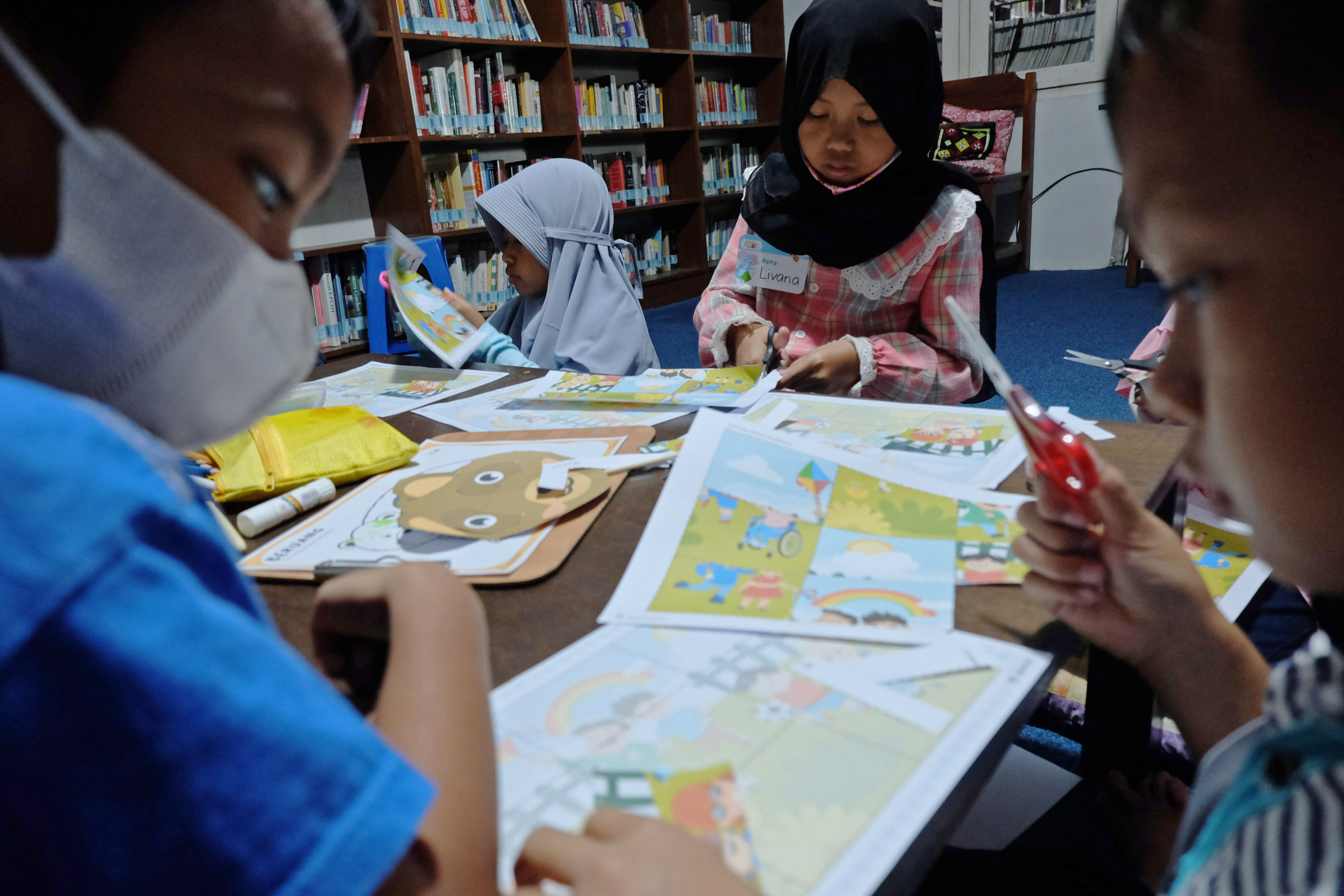 Ilustrasi sekolah dan anak-anak