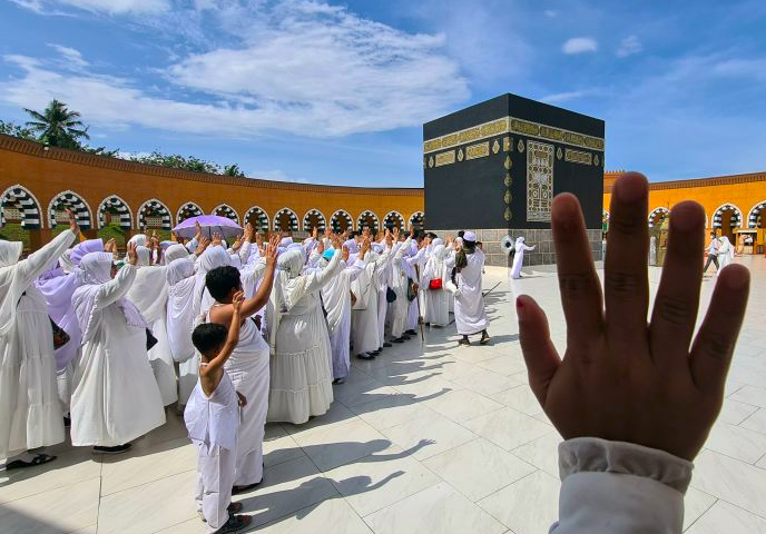Sejumlah jemaah calon haji mengikuti pelatihan manasik di Al Mahmudah Manasik Haji Training Centre Setu, Tangsel.