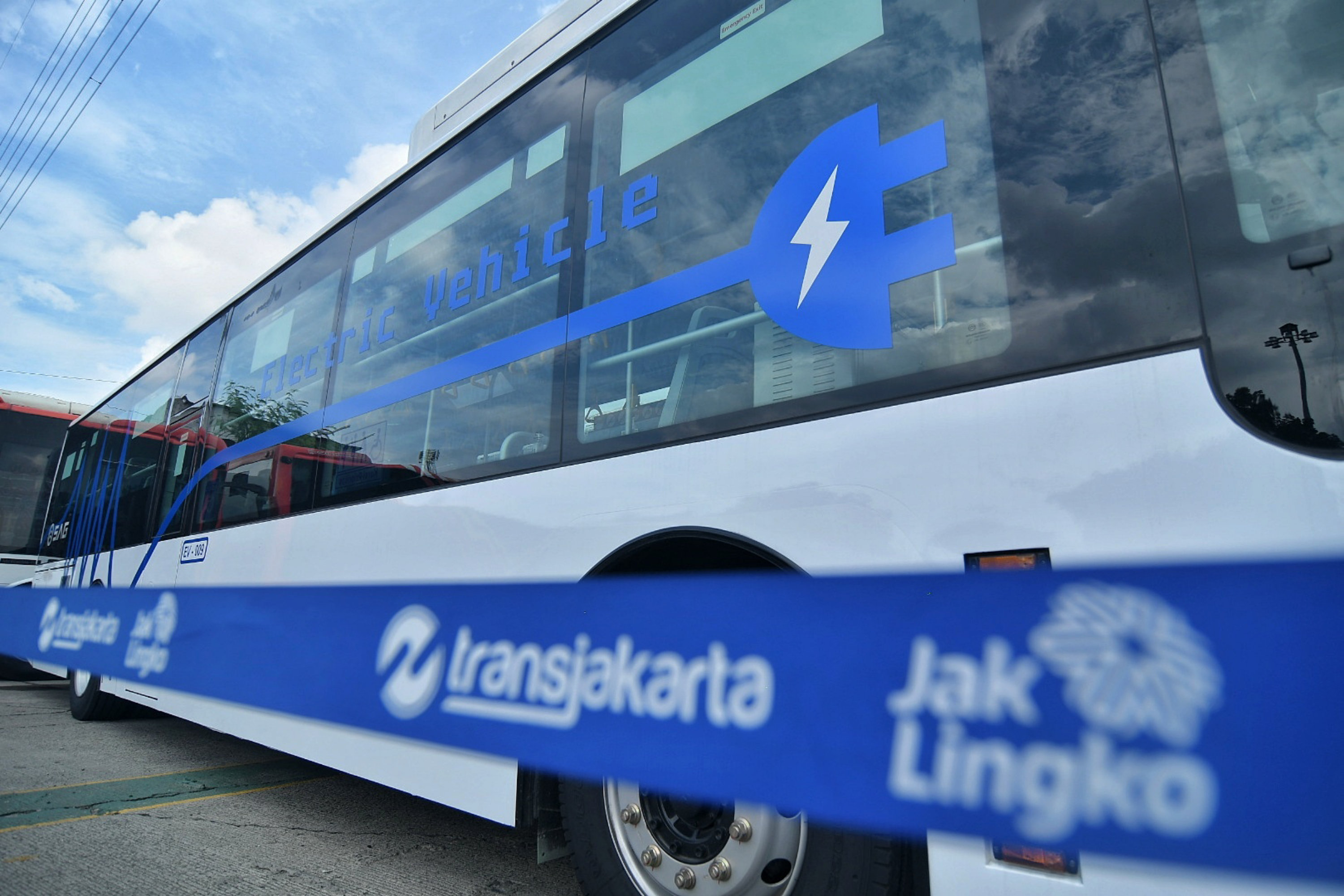 Bus TransJakarta Listrik
