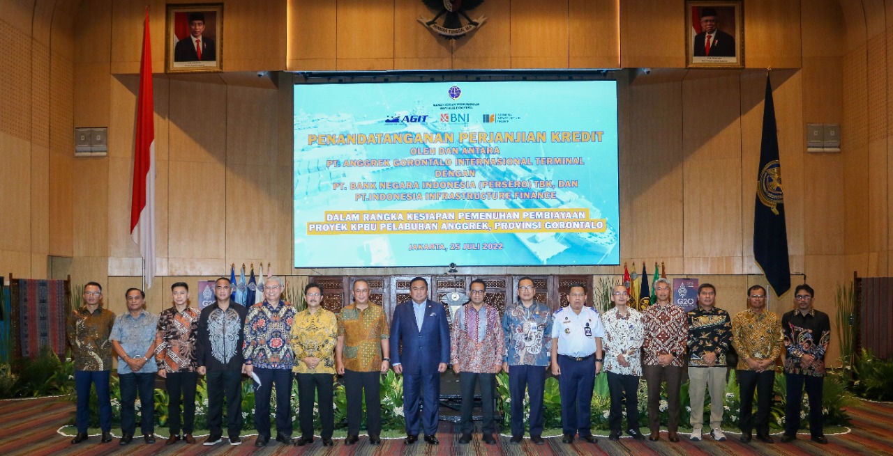 Penandatangan kerja sama antara IIF dan BNI untuk pembiayaan pembangunan Pelabuhan Anggrek - Gorontalo