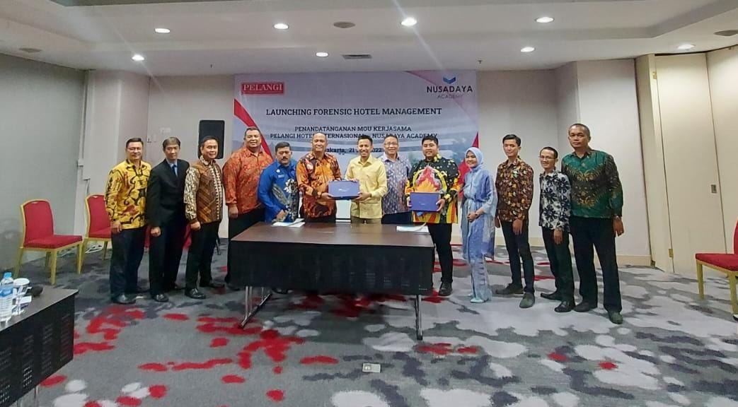 Manajemen Pelangi Hotel Internasional dan Nusadaya Academy berfoto bersama seusai menandatangani kerja sama 