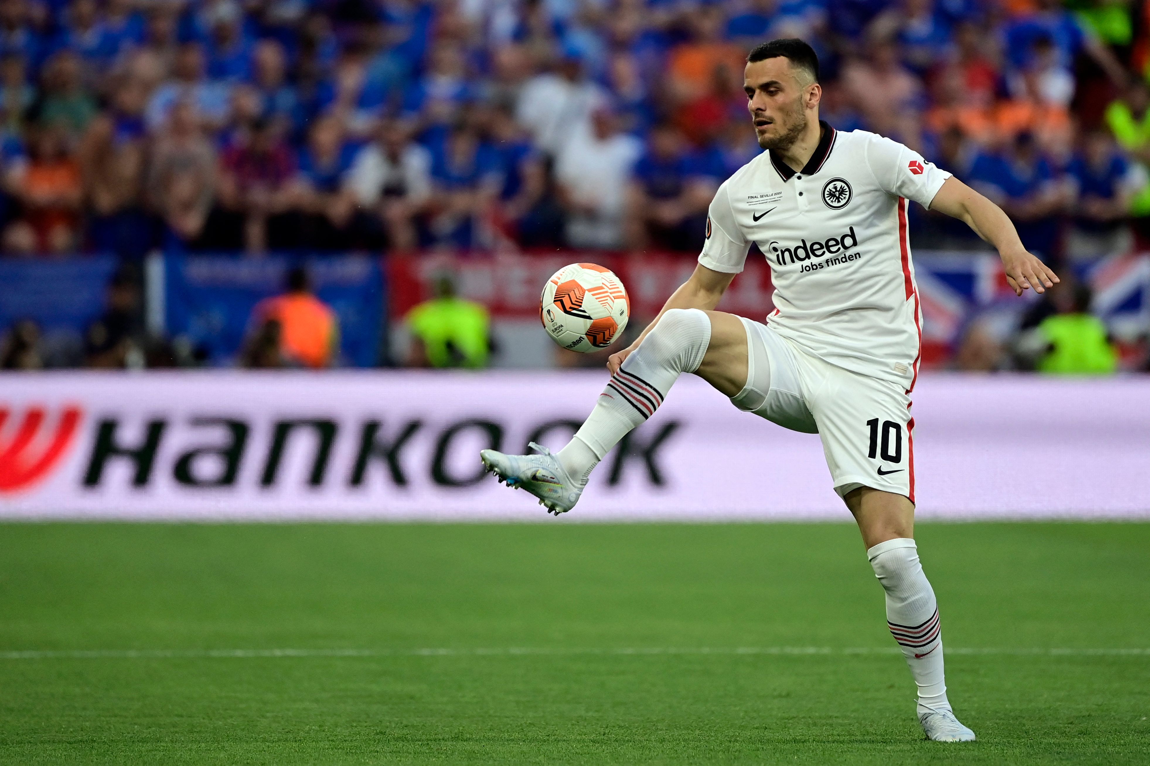 Gelandang Eintracht Frankfurt Filip Kostic