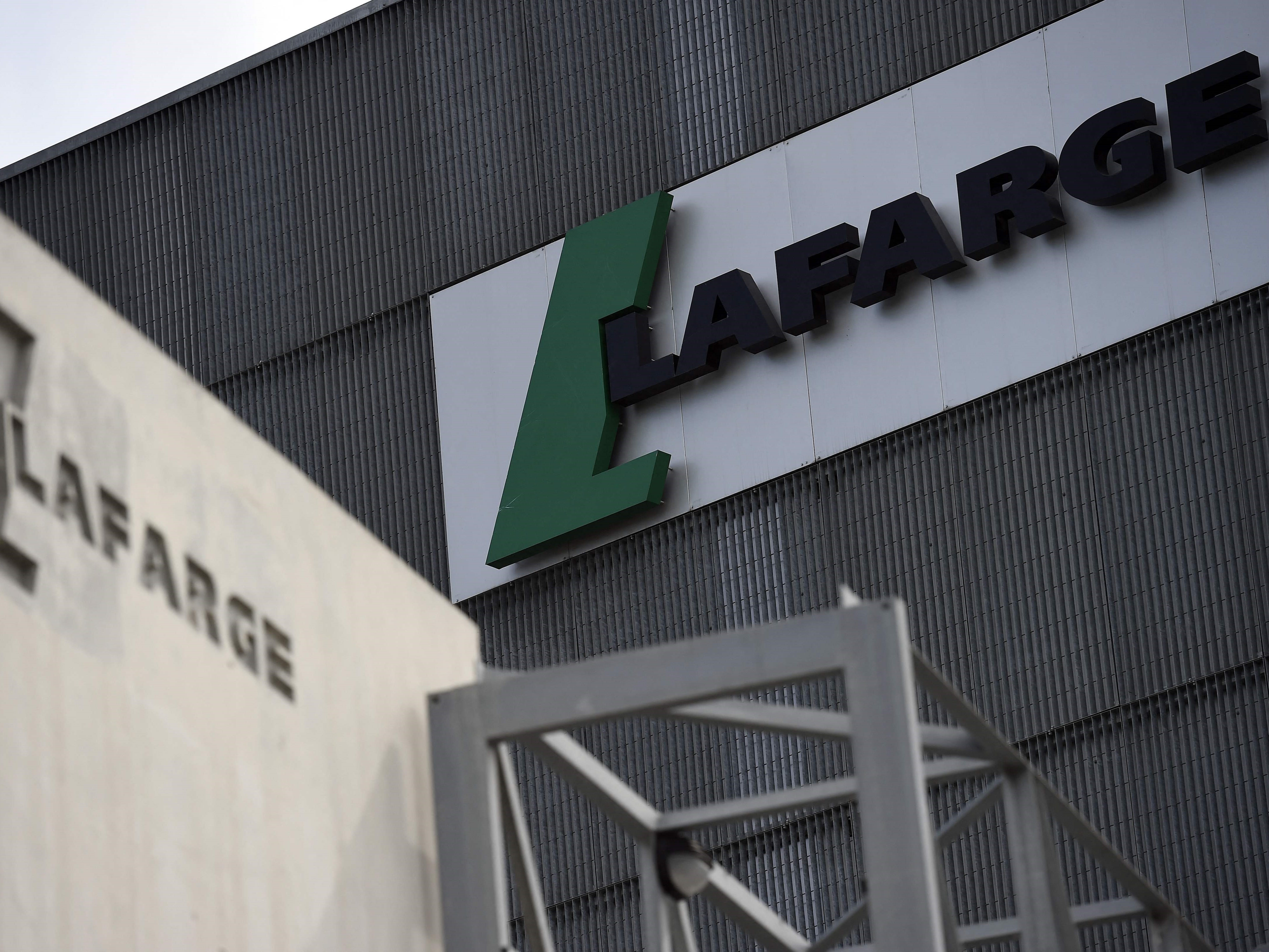 Perusahaan semen Prancis Lafarge di Paris.