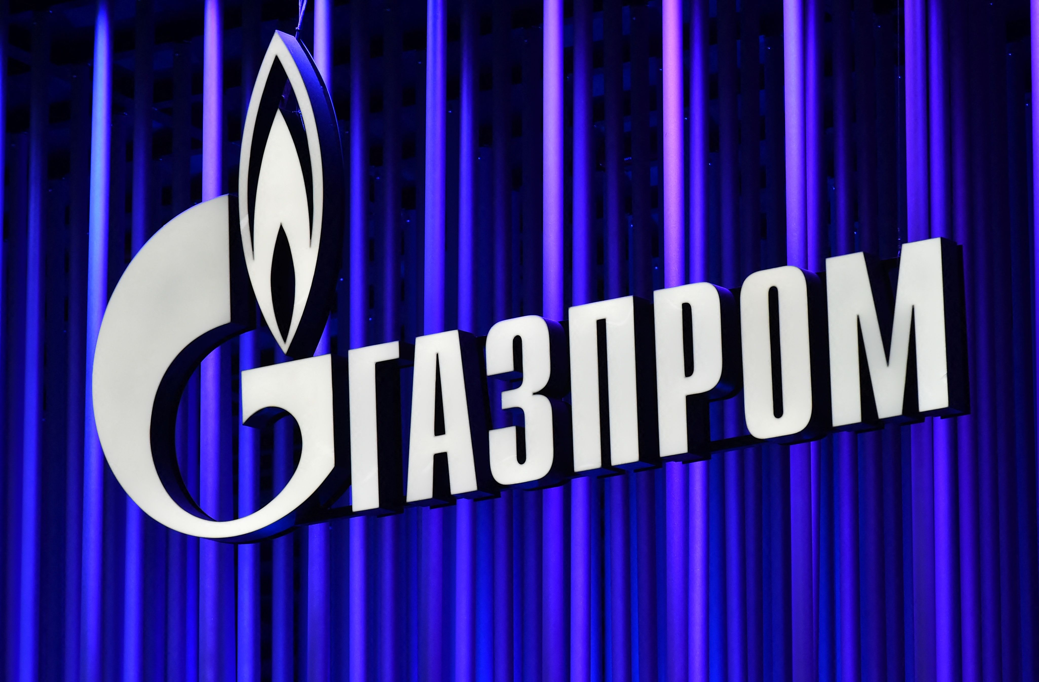 Logo perusahaan raksasa gas Rusia, Gazprom.