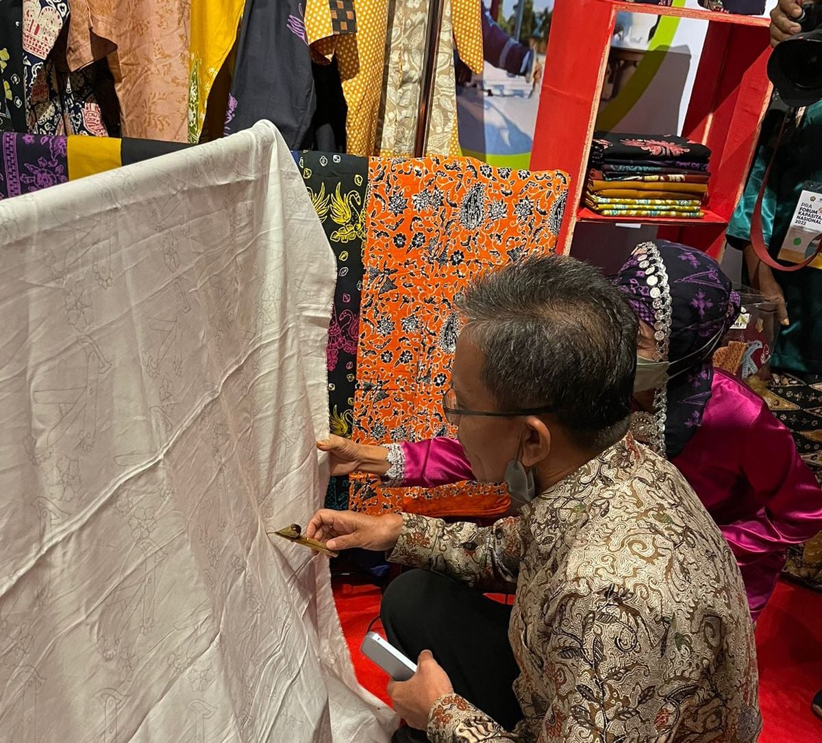 UMKM Batik Serumpun Berlian terpilih sebagai UMKM Terbaik di ajang Pra Forum Kapasitas Nasional 2022 Sumbagsel.