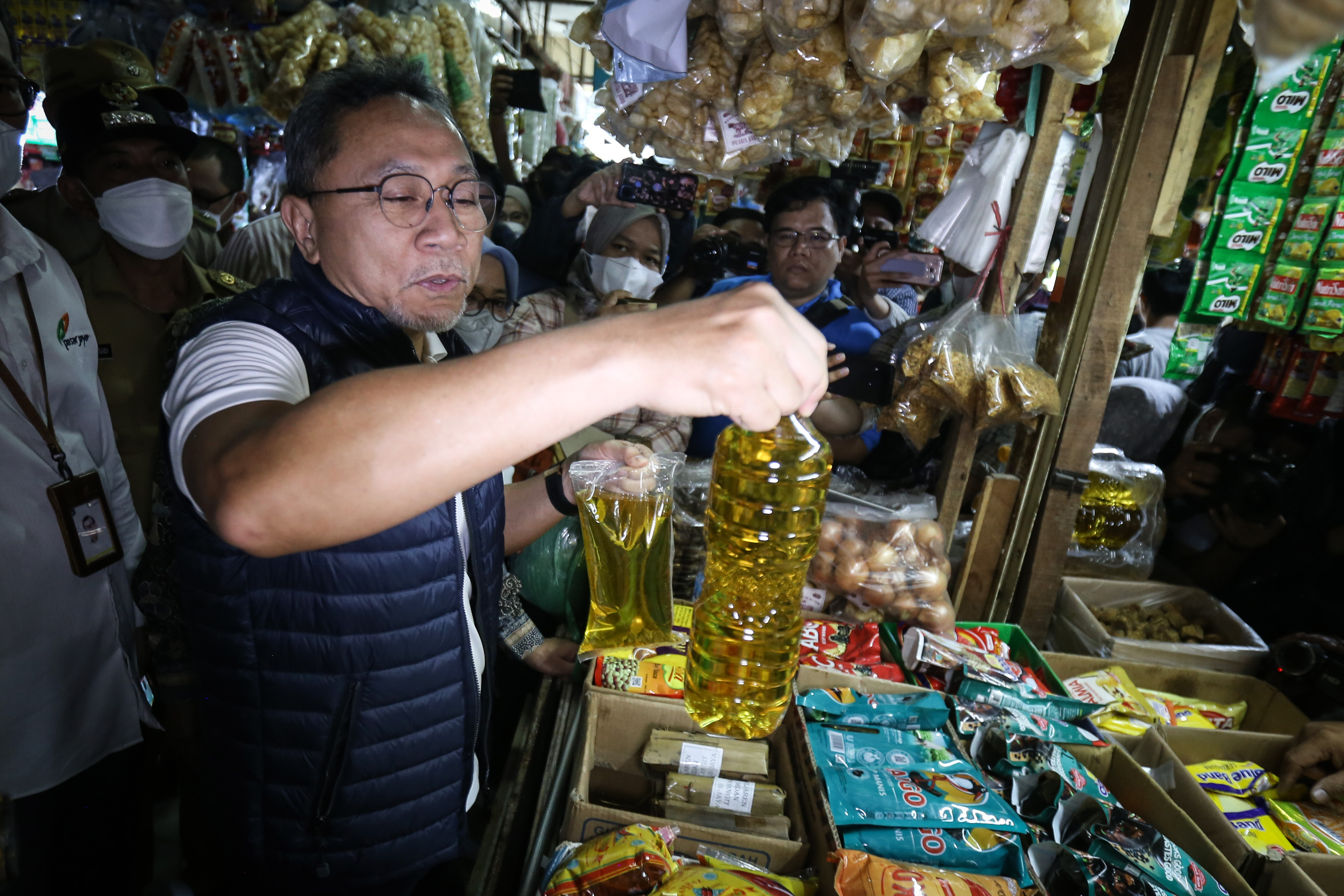 Zulhas Bagikan Minyak Goreng Gratis, Ini Dalih PAN