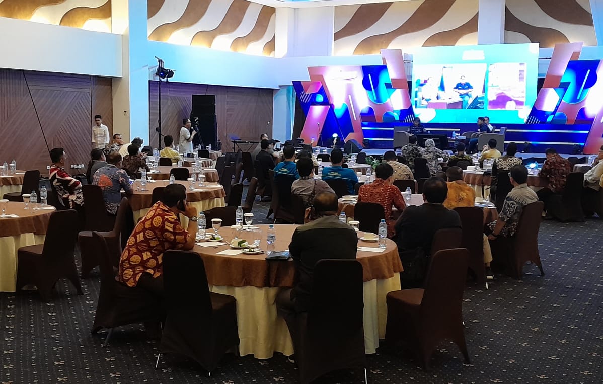 Seminar bertajuk ‘Timah Indonesia dan Penguasaan Negara’ yang digelar hybrid di Santika Bangka, yang diinisiasi BRiNST, Jum'at (22/7).