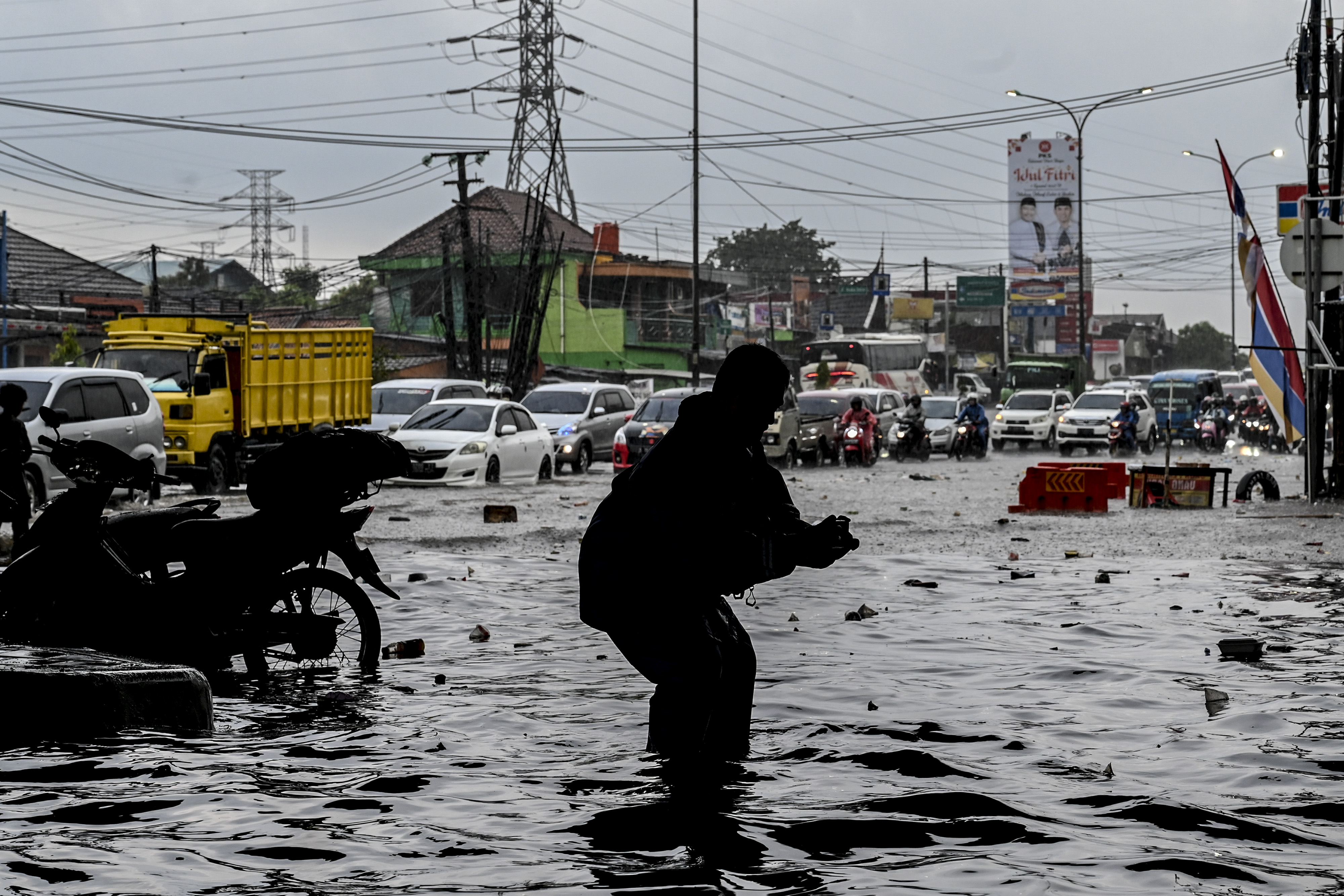 Potret banjir yang melanda wilayah Bekasi, Jawa Barat.