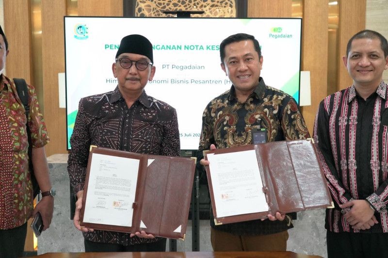 Penandatanganan perjanjian kerja sama PT Pegadaian dan Hebitren