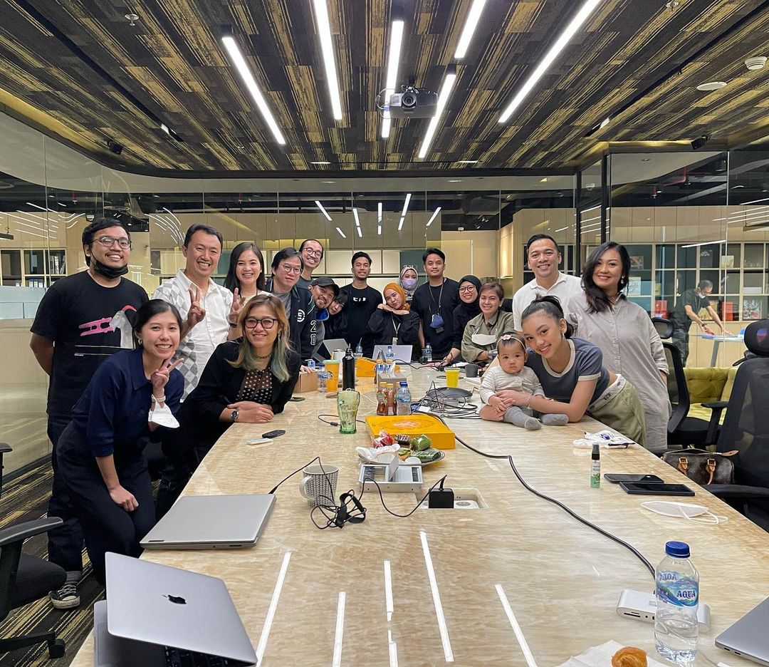 Adyla Rafa Naura Ayu dan tim.