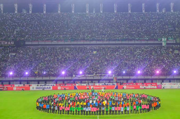 Pemerintah Resmi Izinkan Liga 1 Dihadiri Penonton