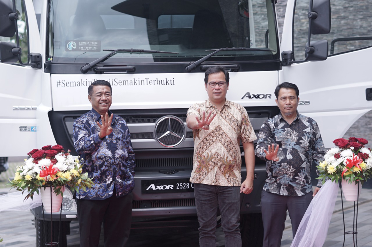 Roadshow Mercedes-Benz Axor Euro 4 Singgah di Palembang