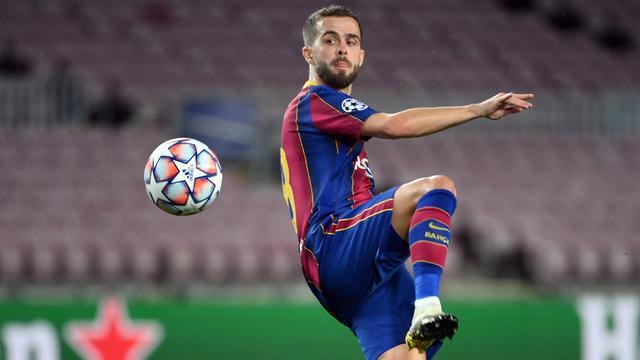 Xavi Pertimbangkan Depak Pjanic yang Melempem