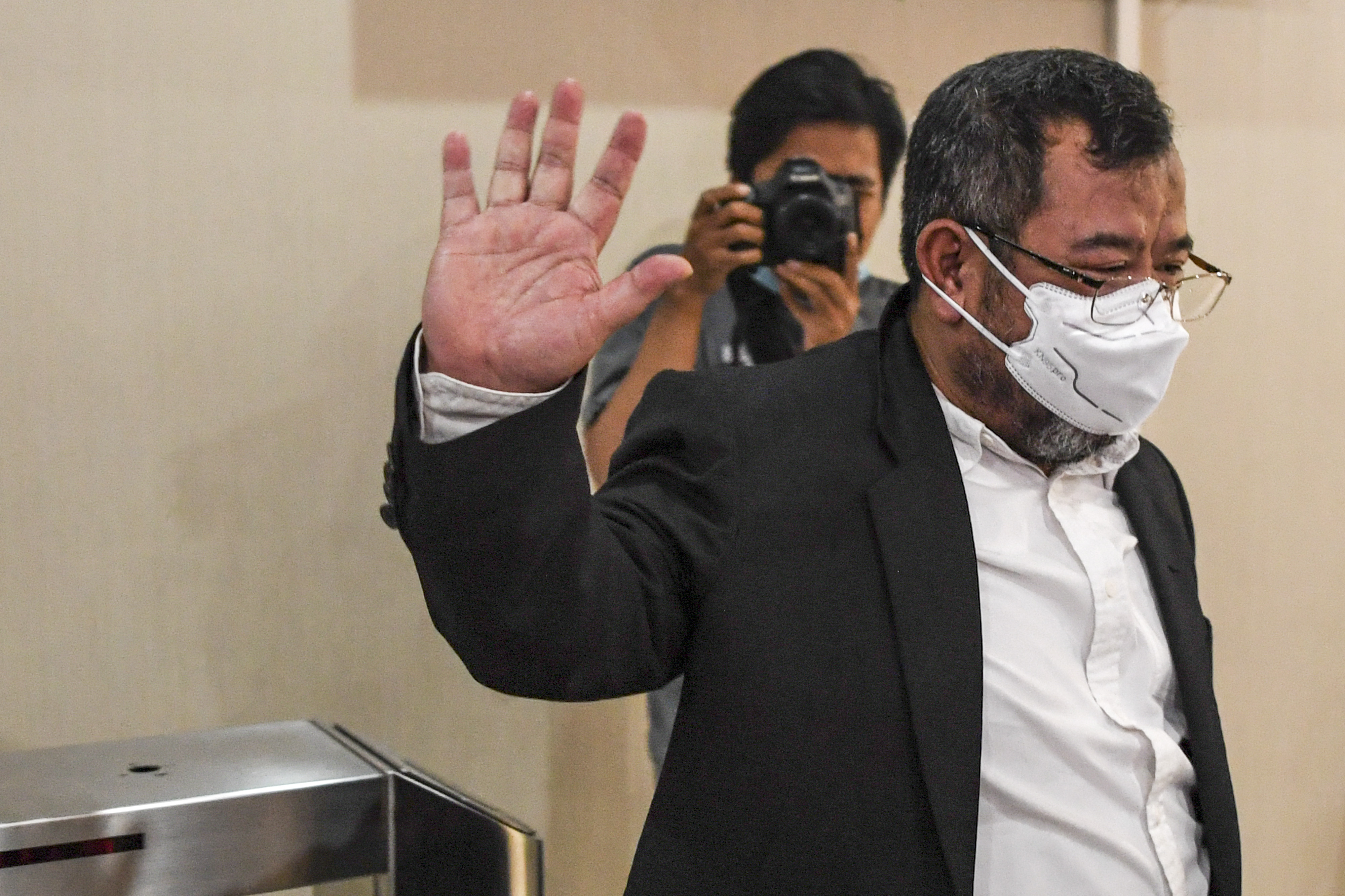 Mantan Presiden Aksi Cepat Tanggap (ACT) Ahyudin saat akan diperiksa oleh penyidik Bareskrim Polri.