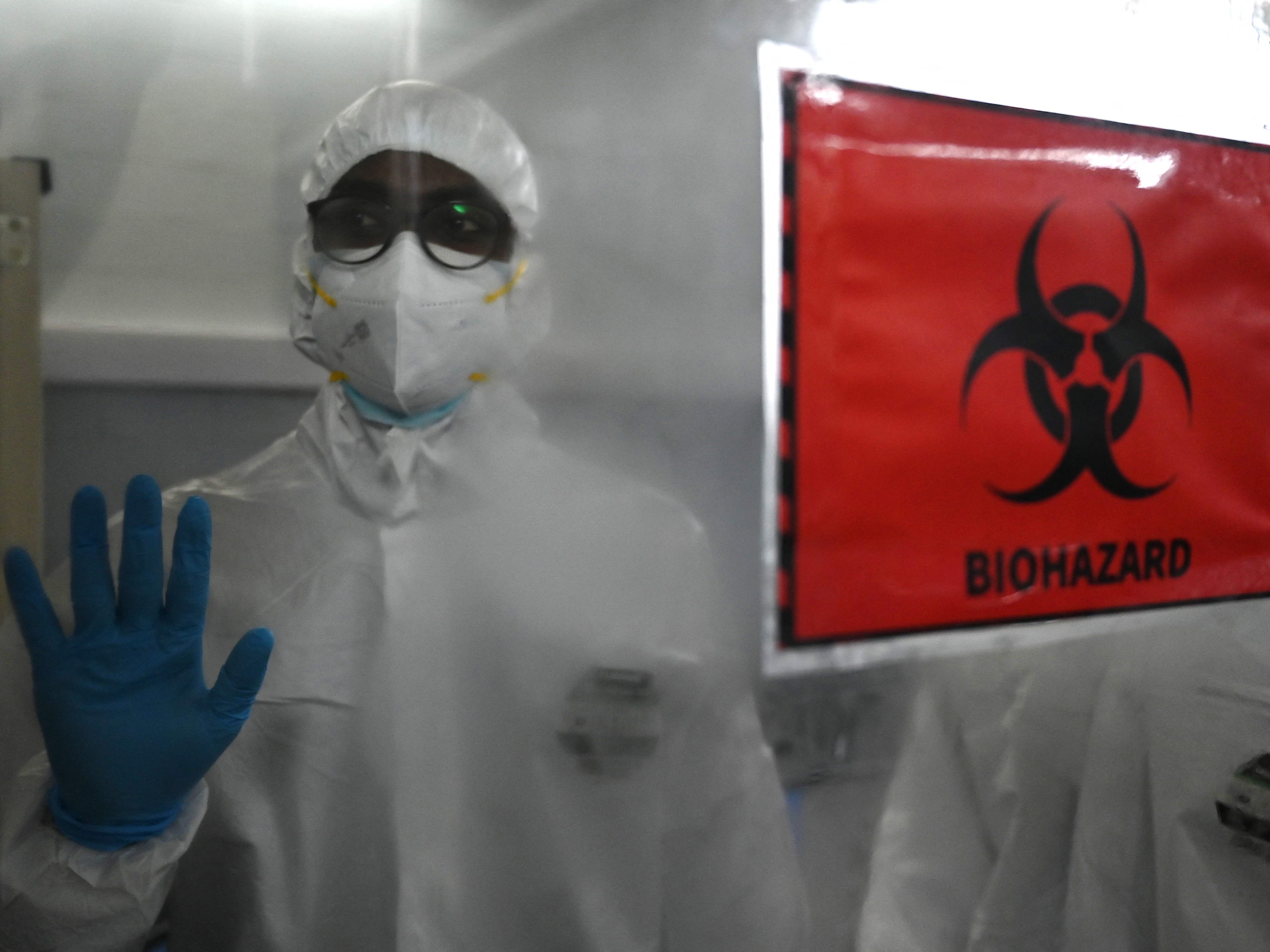 Pengujian penyakit cacar monyet di King Institute, Chennai, India, pada 28 Juli 2022.