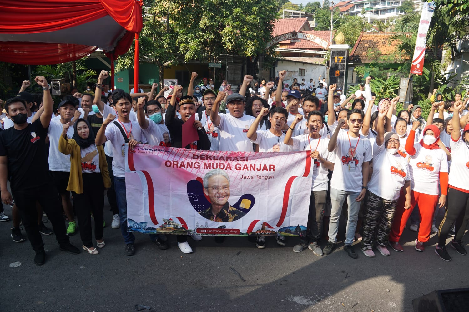 Relawan OMG Jateng mengusung semboyan 