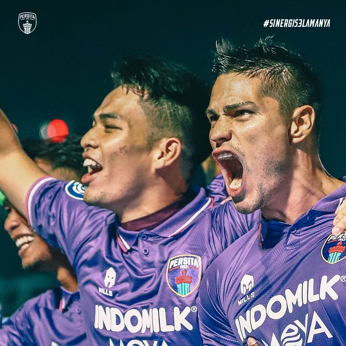 Pemain Persita Tangerang merayakan kemenangan atas Persik Kediri