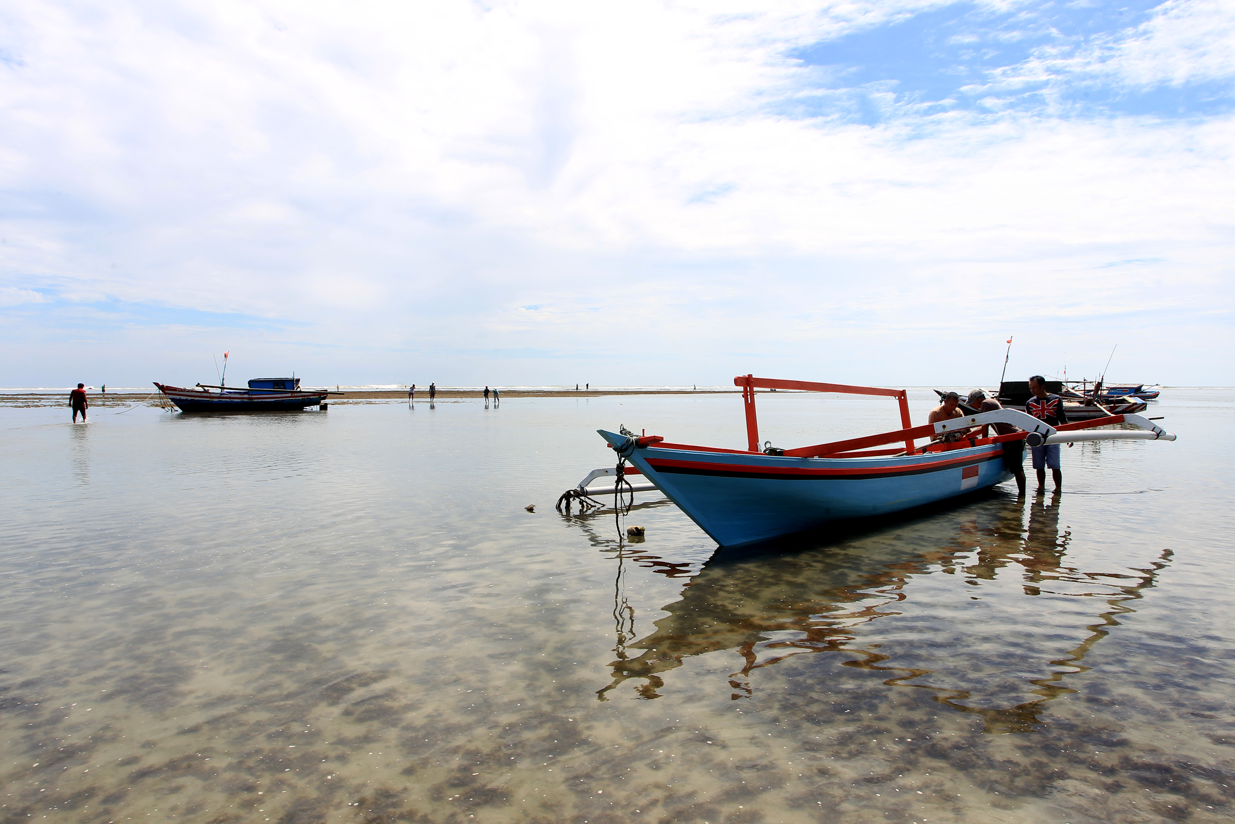 Suasana pantai di wilayah Bengkulu.