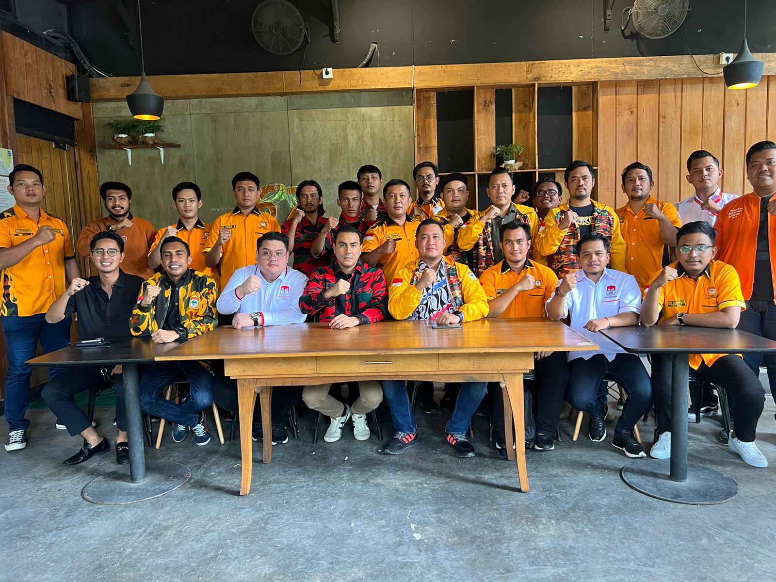 Ketua Umum DPP Barisan Muda Kosgoro 1957  Kemas Ilham Akbar dalam pernyataannya bersama pimpinan-pimpinan OKP di Jakarta, Rabu (27/7).