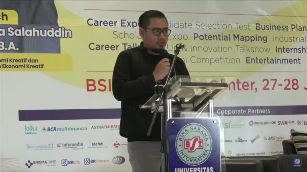 Ketua Pelaksana BSI DiginoFest Fuad Nur Hasan memberi sambutan pada acar pembukaan BSI DiginoFest 2022 di BSI Convention Center, Bekasi.