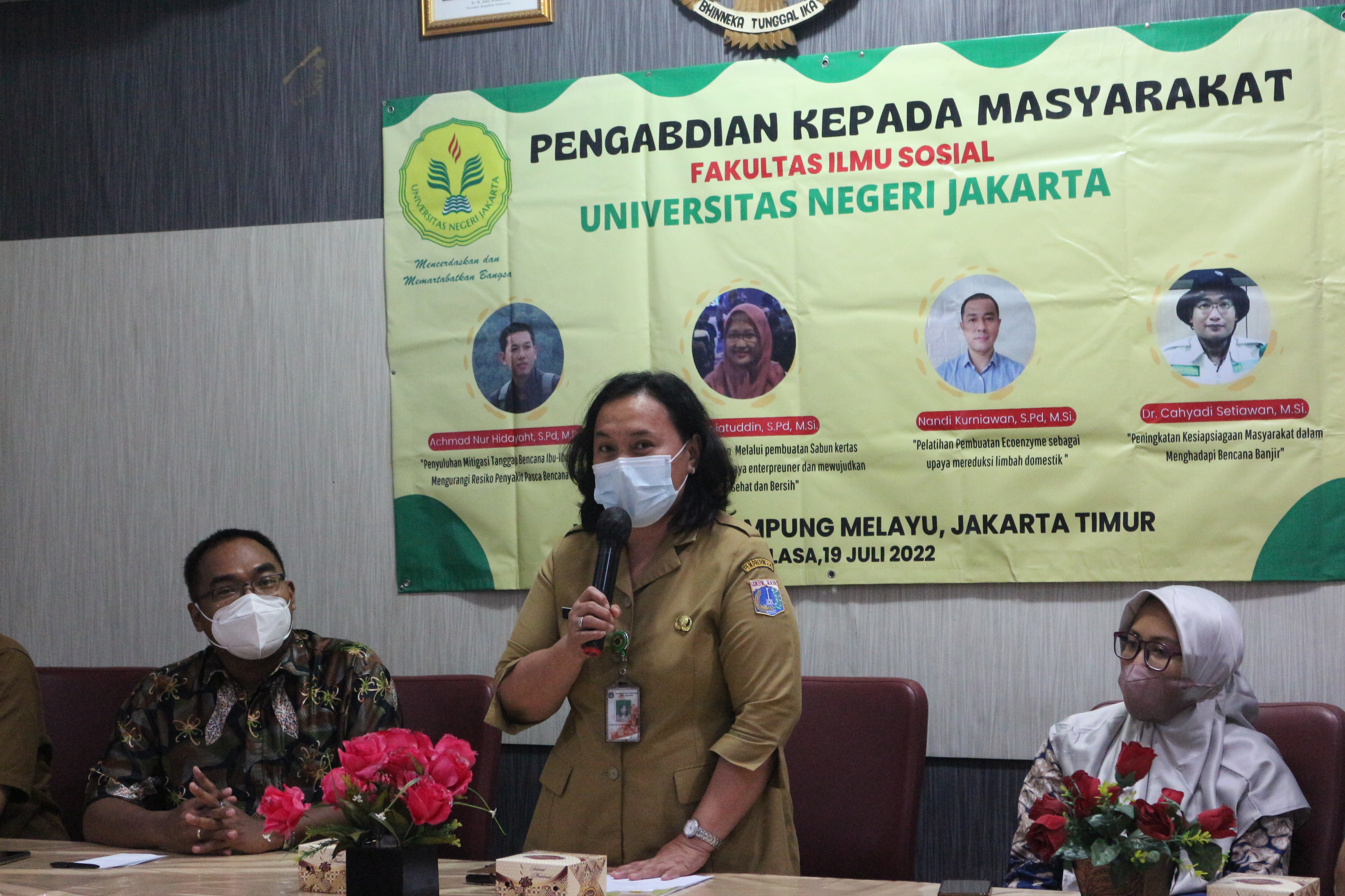 Sosisalisasi kesiapsiagaan bencana banjir yang digelar UNJ di Kelurahan Kampung Melayu