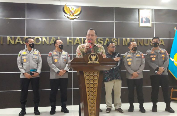 Ketua Komnas HAM RI Ahmad Taufan Damanik memberikan keterangan pers di Jakarta, Senin (25/7/2022).