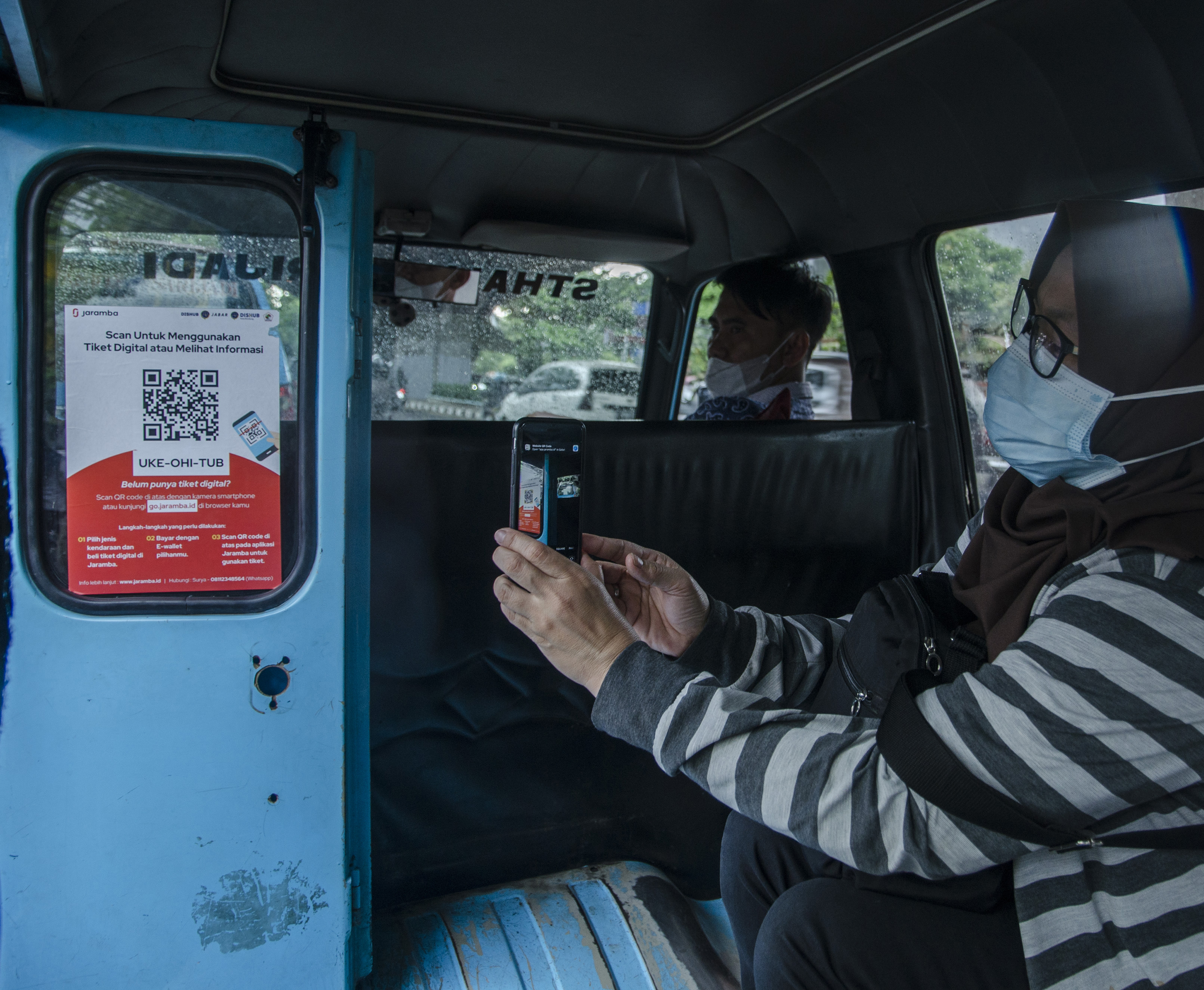 Ilustrasi penumpaang angkot