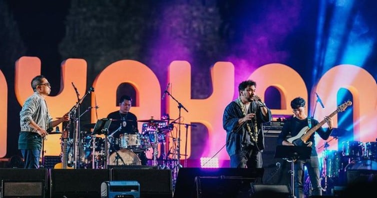 Penampilan Trio Lestari di Prambanan Jazz