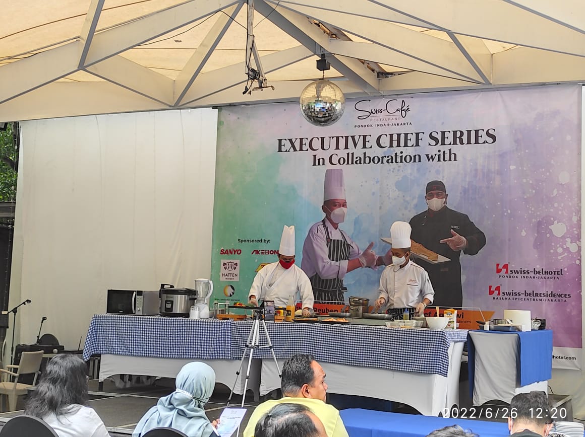 Swiss Cafe Restaurant, Swiss-Belhotel Pondok Indah, menyelengarakan kegiatan demo masak bersama Swiss-Belresidences Rasuna Epicentrum. 
