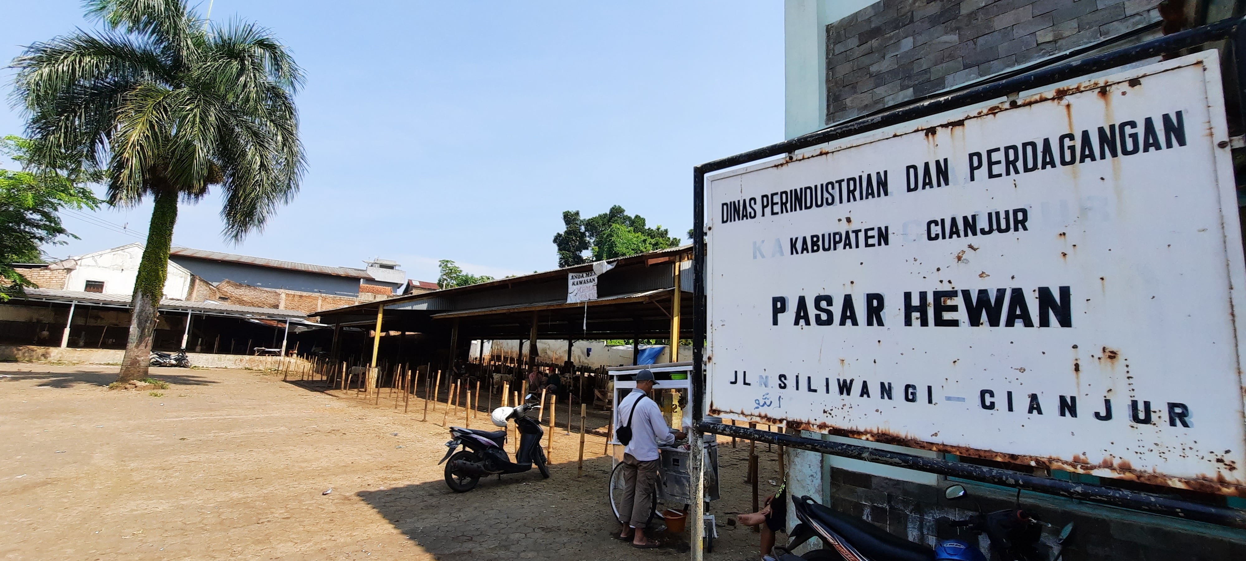 Kondisi Pasar Hewan Cianjur, Jawa Barat, menjelang Idul Adha 1443 Hijriah.