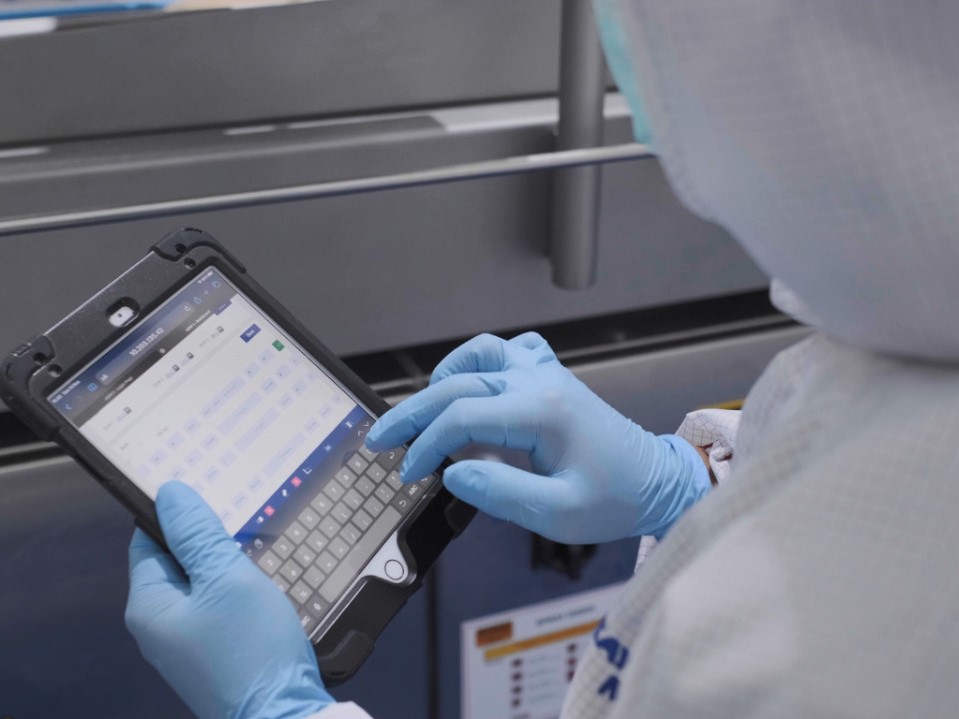 Operasional produksi tanpa kertas akan berkontribusi langsung dalam pemanfaatan air yang lebih efisien dan pengurangan jejak karbon.