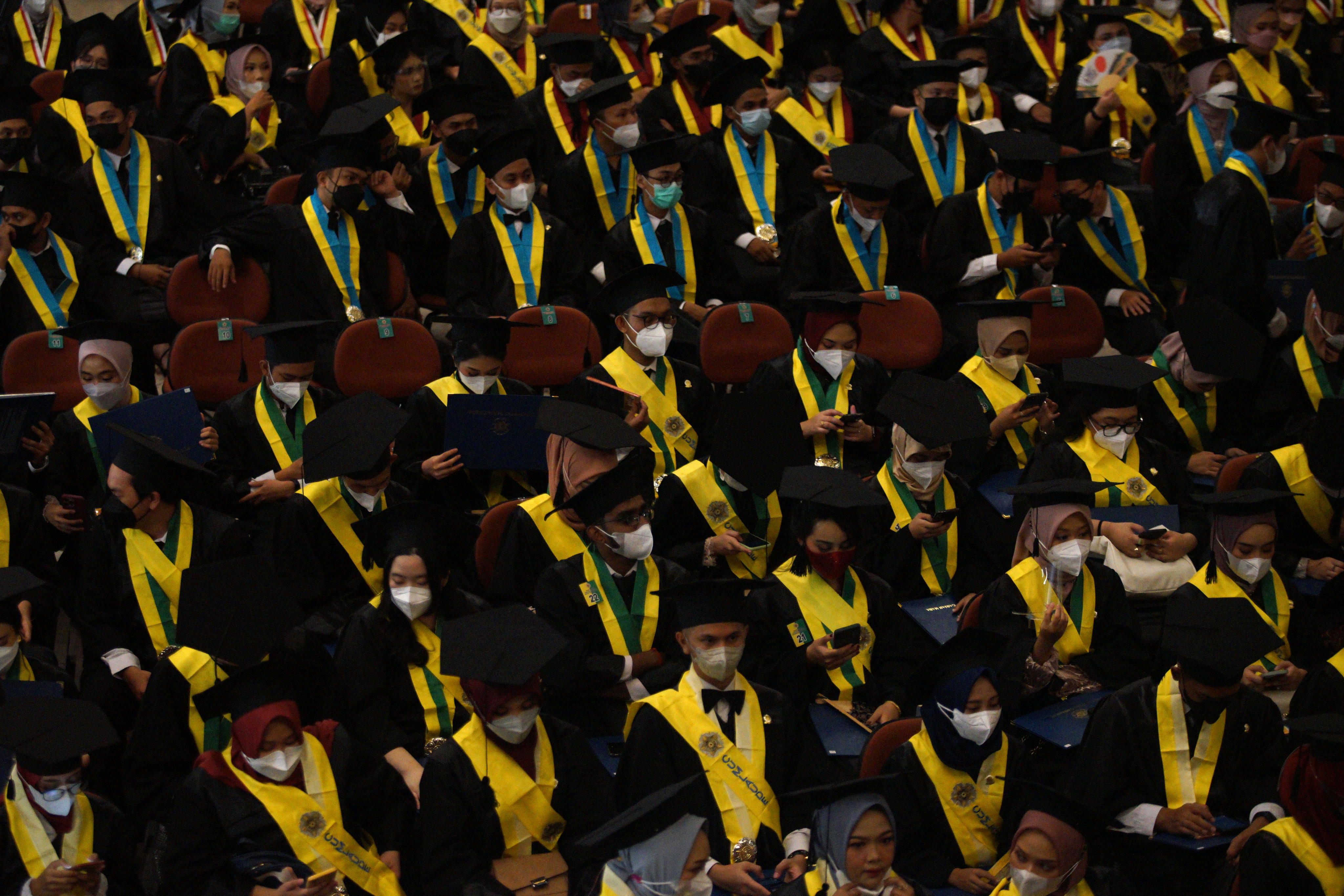 Ilustrasi: Wisudawan Universitas Gadjah Mada (UGM) mengikuti Wisuda Program Sarjana dan Diploma TA 2021/2022.