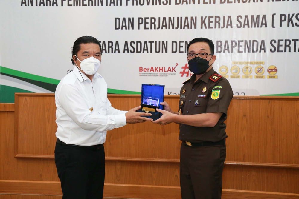 Pemprov Banten dan Kejati Banten melakukan penandatanganan MouU bidang perdata dan tata usaha negara.