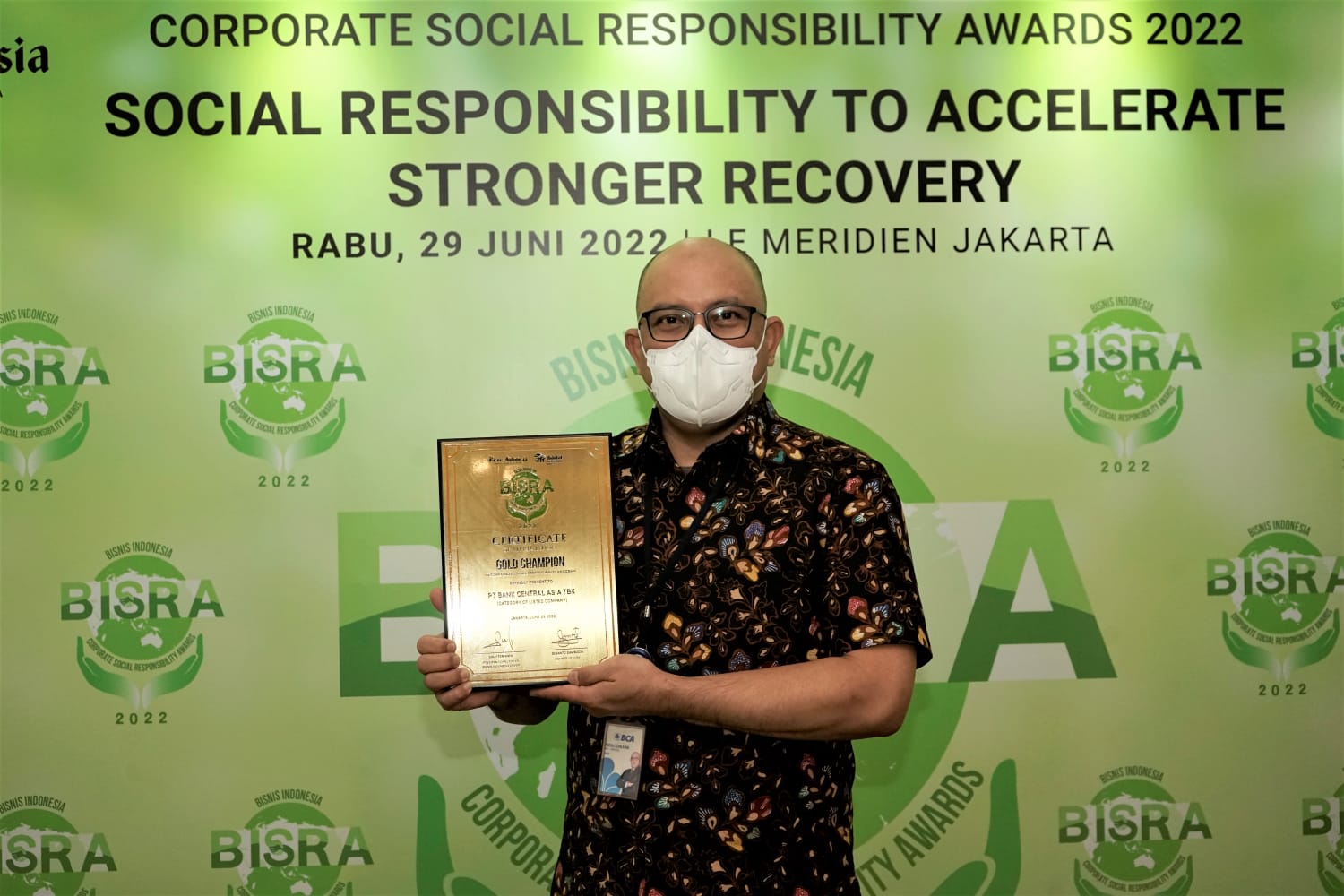 Konsisten Hadirkan Program CSR Inklusif, BCA Diganjar Gold Champion dalam BISRA Award 2022