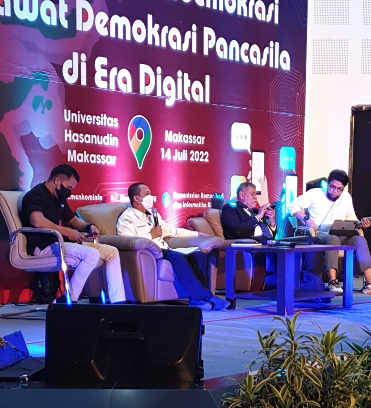 Diskusi Merawat Demokrasi Pancasila di Era Digital di Unhas