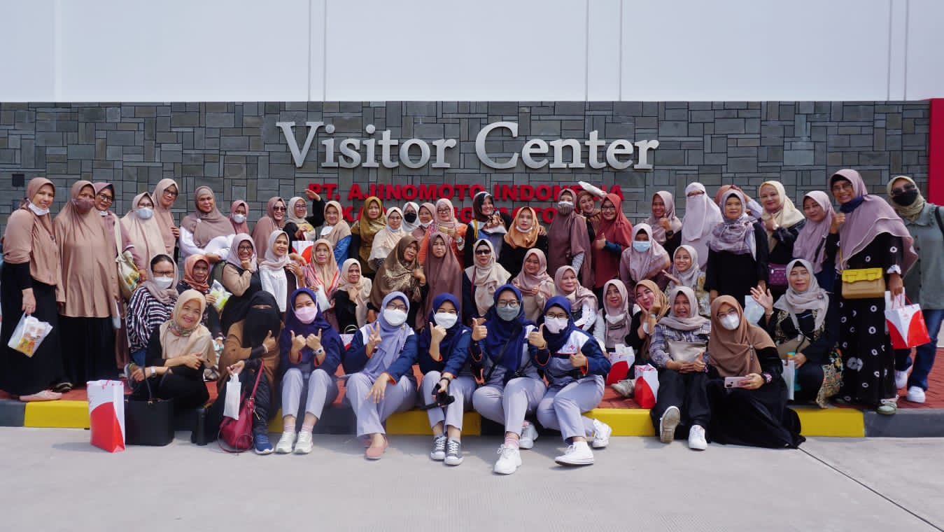 Para pengunjung saat datang ke Ajinomoto Visitor Center. 