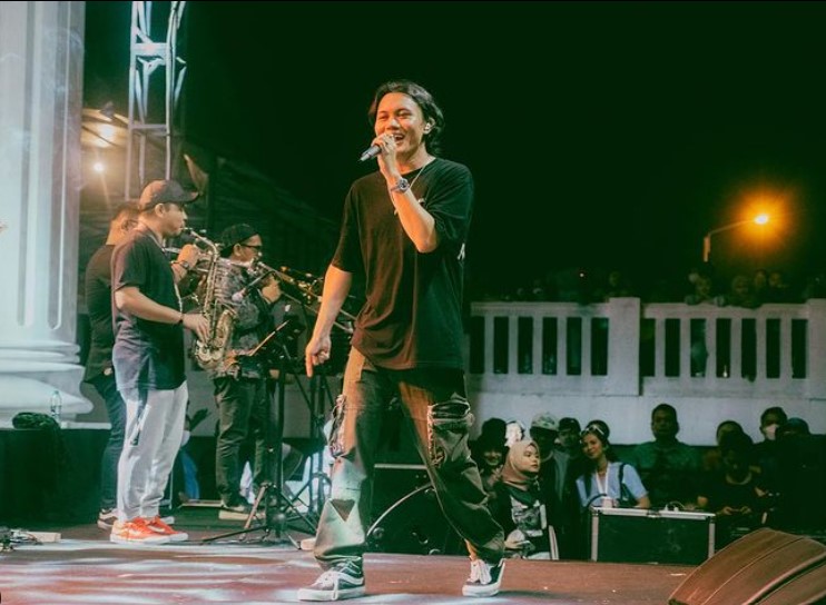 Penyanyi Rizky Febian