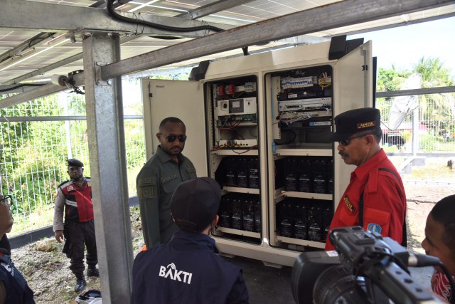 Anggota Komisi I DPR RI Yan Permenas Mandenas di Biak, Papua, Sabtu (23/7). 