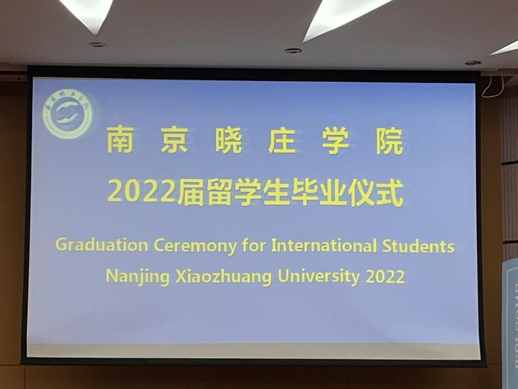 Momen kelulusan Nanjing Xiaozhuang University yang menggelar kerja sama gelar ganda dengan Kalbis Institute