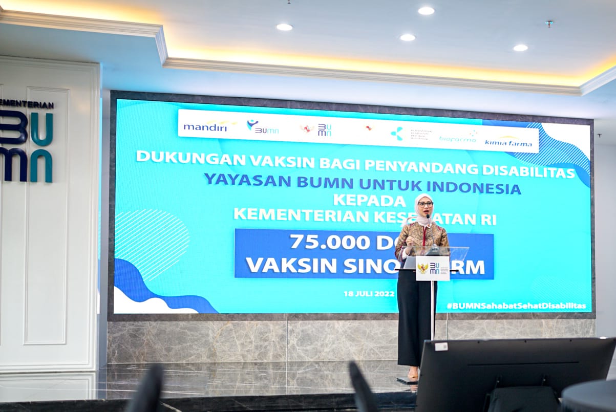 Staf Khusus Presiden Angkie Yudistia yang hadir dalam acara penyerahan vaksin Sinopharm.