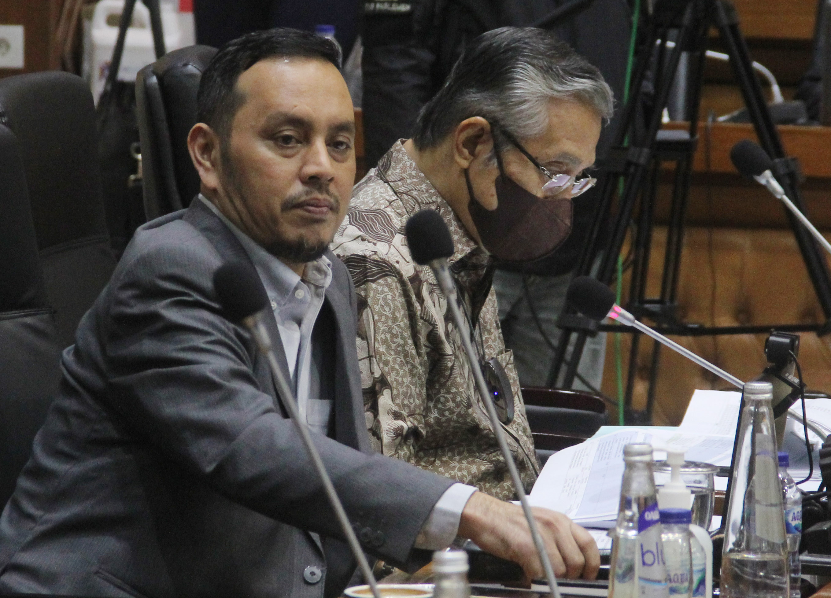 Ketua Panitia Kerja (Panja) Rancangan Undang-undang Tindak Pidana Kekerasan Seksual (RUU TPKS) Willy Aditya (kiri)