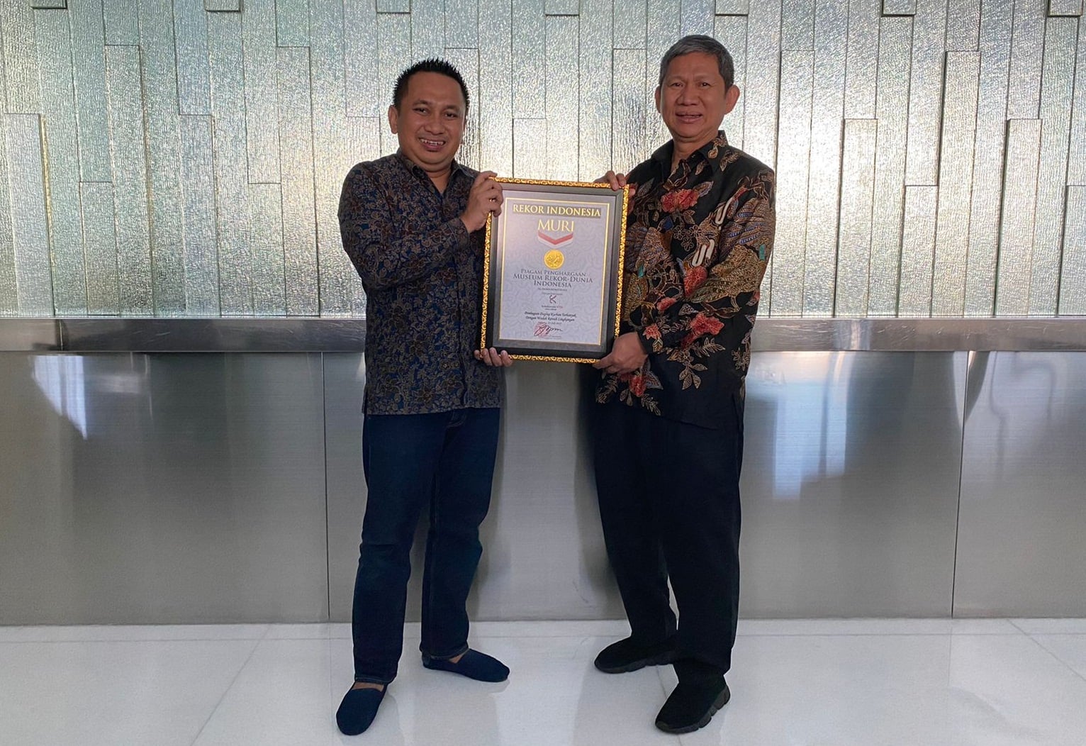  Kolaborasi Komunitas Indonesia Timur Area (KITA) meraih penghargaan MURI