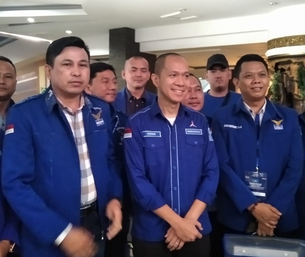 Yudha Pratama (tengah) terpilih secara aklamasi dalam muscab DPC Partai Demokrat Kota Palembang, Senin (18/7/2022)