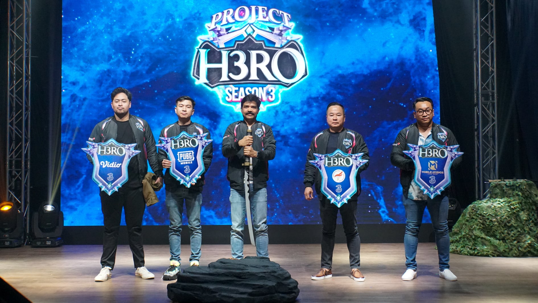 Chief Commercial Officer IOH, Ritesh Kumar Singh (tengah) saat peluncuran H3RO Esports 3.0 di Jakarta, Kamis (14/7).