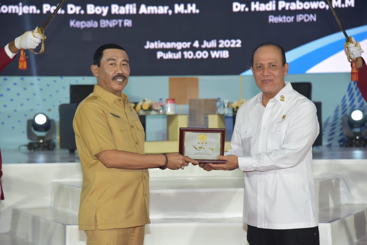 Kepala BNPT Boy Rafli Amar dan Rektor IPDN Hadi Prabowo